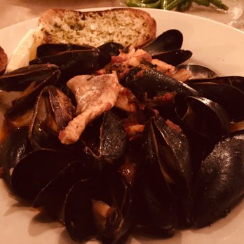 The Common Man Restaurant - Mussels appetizer with garlic and butter - American Near Me - Lincoln, New Hampshire The Common Man Restaurant - Mussels appetizer with garlic and butter - American Near Me - Lincoln, New Hampshire
