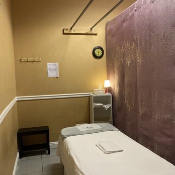 MD Foot Massage - Only a thin curtain to separate you from next table. Not something that bothers me. - Massage Near Me - Los Angeles, California MD Foot Massage - Only a thin curtain to separate you from next table. Not something that bothers me. - Massage Near Me - Los Angeles, California