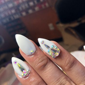 Lucky Nails - Nail Salons Near Me - Bay Point, California