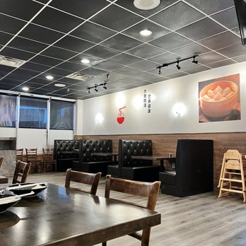 Asian Noodle House - Inside seating area - Asian Fusion Near Me - Newark, Delaware
