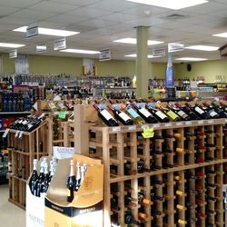 Hank's Liquors - Vino and liquors