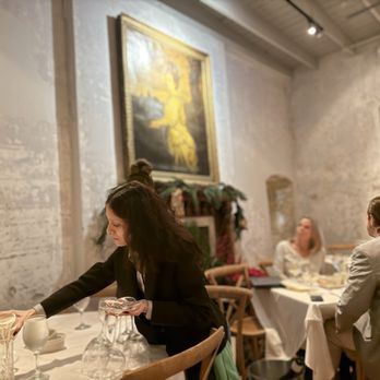 Lulu's - Dining room - Italian Near Me - Round Top, Texas
