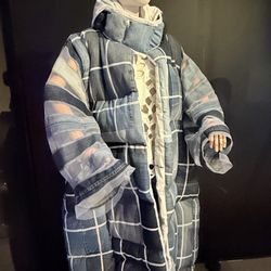 Hydropolis - Fashion from recycled materials.