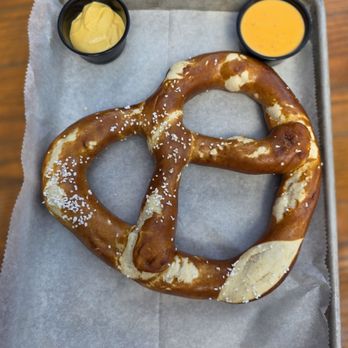 BaseLine Tap House - $10 Bavarian Pretzel - Lounges Near Me - Lake Buena Vista, Florida