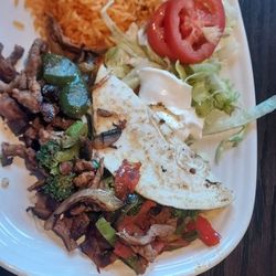 El Rey - Lunch quesadilla platter