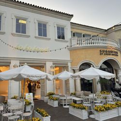 The Commons At Calabasas - La La Land with no lines!!