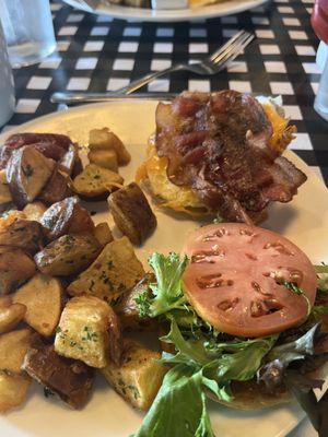 Claudine's Eatery by null