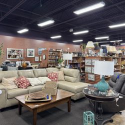 Turn Style Consignment - Home decor