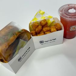 Picnic - El Valiente (soft scrambled eggs, chorizo, cheddar, pico de gallo, chipotle aioli), Tots, Strawberry Hibiscus Lemonade; IG: @katzlundell