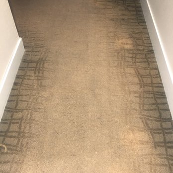 Astoria Riverwalk Inn - Renovated carpet? This is supposed to be the fully renovated room. It might have been clean, but it looked awful. Bring flip flops. - Hotels Near Me - Astoria, Oregon