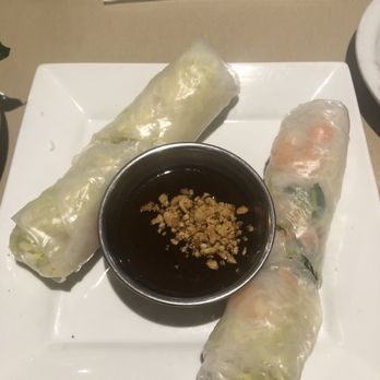 Hoai Huong - Spring rolls with peanut sauce - Vietnamese Near Me - Montreal, Quebec