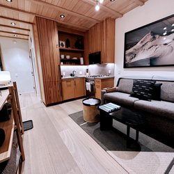 Desolation Hotel - Kitchenette and living room