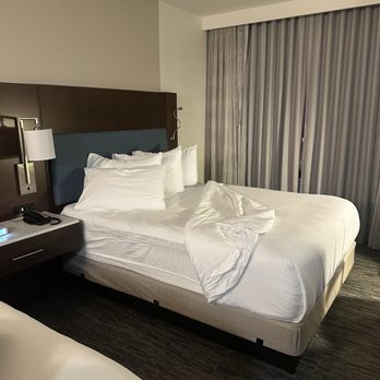 EVEN Hotel Alpharetta - Avalon Area - Comfiest bed I've had in a while. - Hotels Near Me - Alpharetta, Georgia