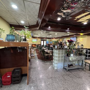 Hampton Diner - Inside left - Breakfast & Brunch Near Me - Newton, New Jersey