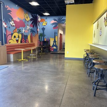 Yas Chicken Express - Dining area with seats - Chicken Shop Near Me - Enterprise, Nevada