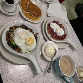 Rosie’s Home Cookin' - Vegetarian skillet comes with flap jacks or you can pick a different side. Corn beef hash skillet with a side of grits. - Breakfast & Brunch Near Me - Naperville, Illinois