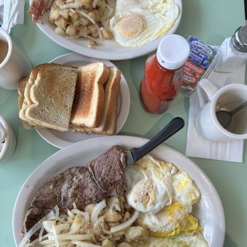 George's 50's Diner - Eggs and Top Sirloin Steak Platter - Diners Near Me - Long Beach, California