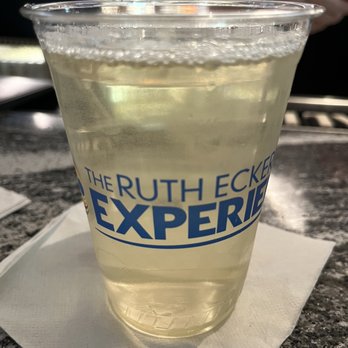 Ruth Eckerd Hall - Double pour Chardonnay - Performing Arts Near Me - Clearwater, Florida