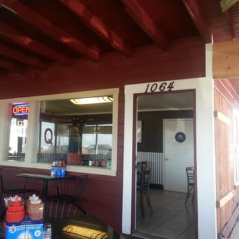 The Q - eating and ordering areas - Barbeque Near Me - Fort Bragg, California The Q - eating and ordering areas - Barbeque Near Me - Fort Bragg, California