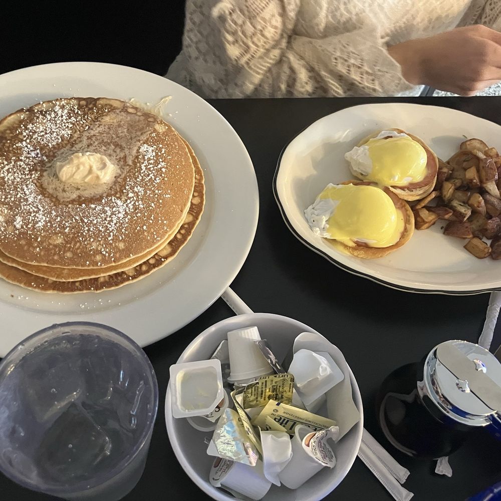 Pancakes. Eggs Benedict Pancakes. Eggs Benedict