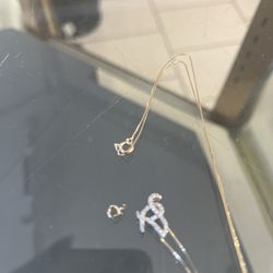 Golden Jewelry & Repair - He fixed my necklace in less than 10 minutes ! Thank you