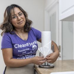 CleanFlorida - Weekly and biweekly recurring house cleaning helps our clients keep cleaning off their list.