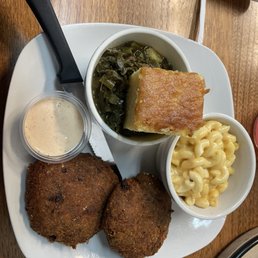 Salmon Clif's Croquettes, Greens, Mac and Cheese Salmon Clif's Croquettes, Greens, Mac and Cheese