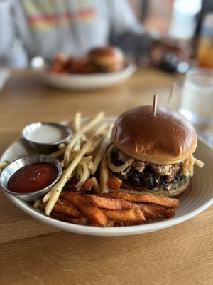Simmzy's Restaurant Long Beach by null