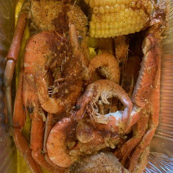 LA Boiling Seafood Crab & Crawfish - 1/2 lb of snow crab legs with head on shrimp and Cajun seasoning - Seafood Near Me - Orlando, Florida LA Boiling Seafood Crab & Crawfish - 1/2 lb of snow crab legs with head on shrimp and Cajun seasoning - Seafood Near Me - Orlando, Florida
