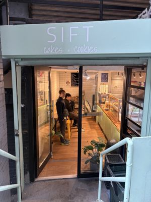 Sift Cakes and Cookies by null