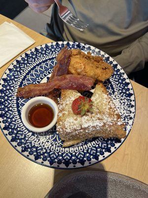 Chewie's Chicken & Biscuits by null