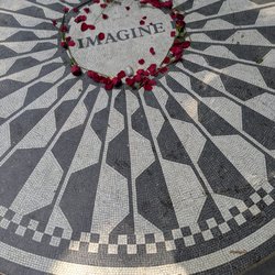 Strawberry Fields - Rotating musicians playing Beatles/Lennon covers, but bring your own chair!