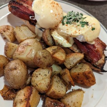 Maven - Candied Bacon Eggs Benedict - Breakfast & Brunch Near Me - Calgary, Alberta