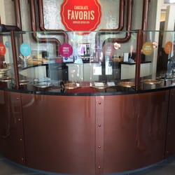 Chocolats Favoris - 12 different types of real chocolate flavours for dipping