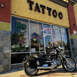 Flying Daggers Tattoo Parlor