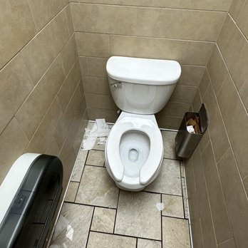 Culver's - Bathroom - Fast Food Near Me - Collinsville, Illinois