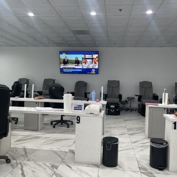 Top Nails - Interior- huge, not crowded - Nail Salons Near Me - Northridge, California