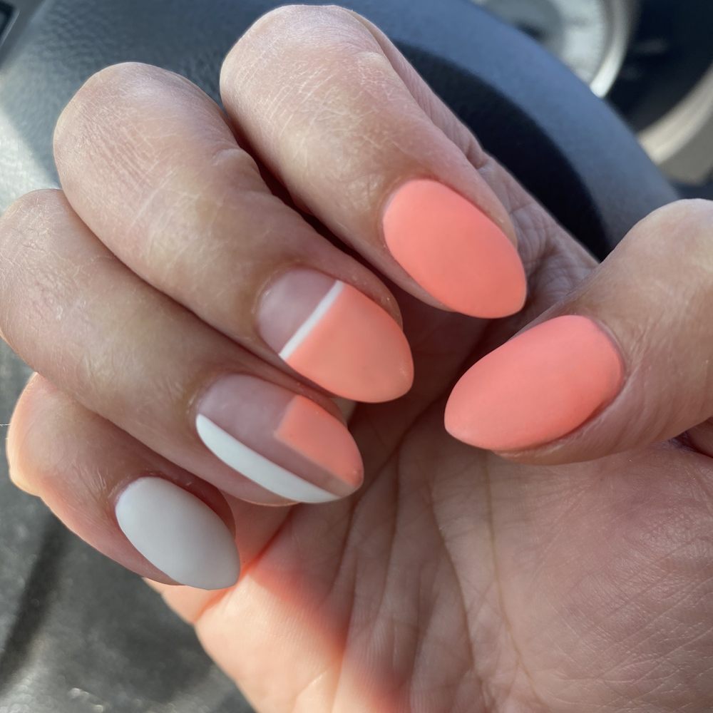 Dip base with shellac polish design - nails by Henry Dip base with shellac polish design - nails by Henry