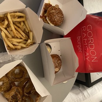 Gordon Ramsay Burger Las Vegas - Room service - Burgers Near Me - Las Vegas, Nevada Gordon Ramsay Burger Las Vegas - Room service - Burgers Near Me - Las Vegas, Nevada
