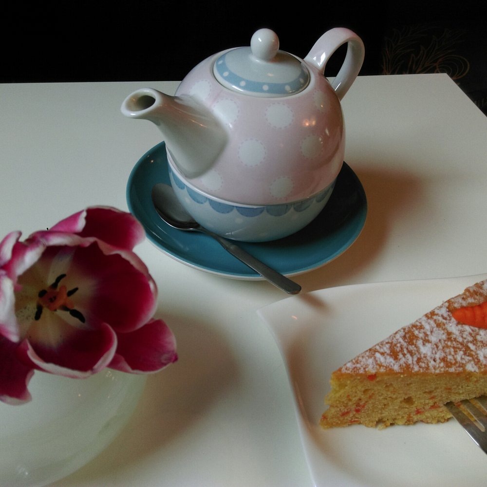 Cafe Madame Negla - Fruity tea - Coffee & Tea Near Me - Bonn, NW