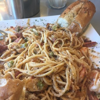 The Mad Italian - Pastayala with garlic bread - Italian Near Me - Chamblee, Georgia