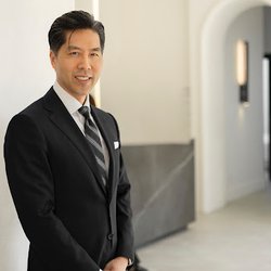Dr. Lawrence Tong: Yorkville Institute of Plastic Surgery - Lawrence Tong, plastic surgeon at Yorkville Institute of Plastic Surgery