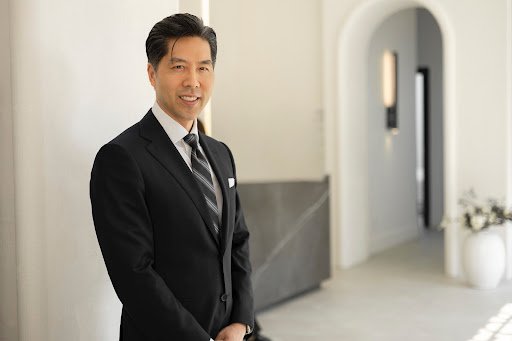 Dr. Lawrence Tong: Yorkville Institute of Plastic Surgery