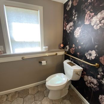 Roses Restaurant - Bathroom very clean - Breakfast & Brunch Near Me - Lee, Massachusetts