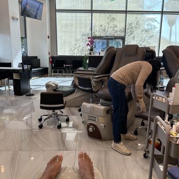 Chill Nails - Inside - Nail Salons Near Me - North Hollywood, California