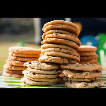 Mercedes Binge - Good Old Chocolate Chip Cookies! - Desserts Near Me Mercedes Binge - Good Old Chocolate Chip Cookies! - Desserts Near Me