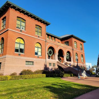 Alameda City Hall - Landmarks & Historical Buildings Near Me - Alameda, California