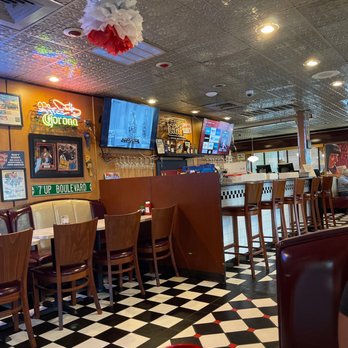 Moonlite Diner - Counter top - Diners Near Me - Hollywood, Florida