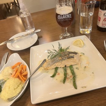 Cronins Restaurant - Salmon main - Irish Near Me - Killarney, Kentucky
