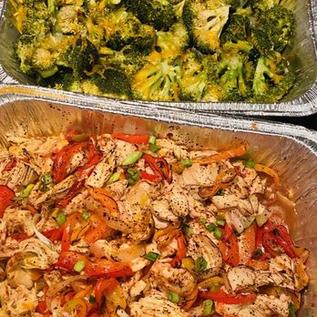 Rell’s - Chicken fajitas and broccoli with cheese - Caterers Near Me Rell’s - Chicken fajitas and broccoli with cheese - Caterers Near Me